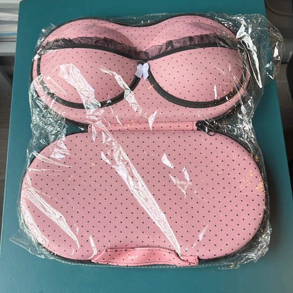 Accessories - Luggage for your bras